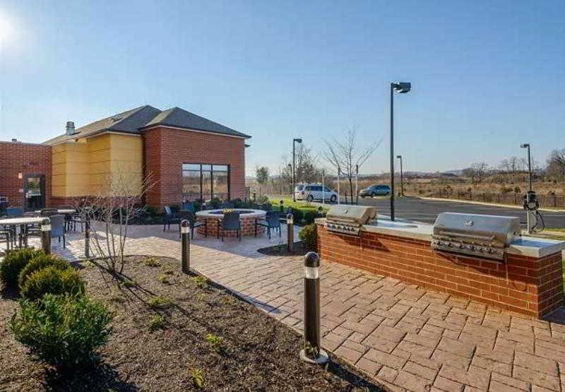 Towneplace Suites By Marriott Frederick Exterior photo