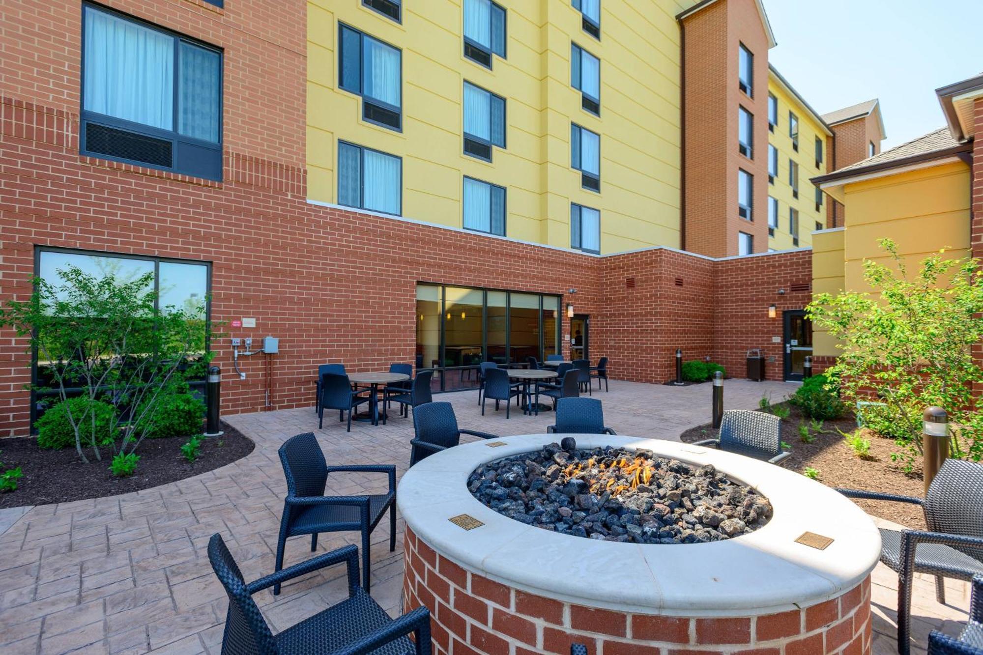Towneplace Suites By Marriott Frederick Exterior photo