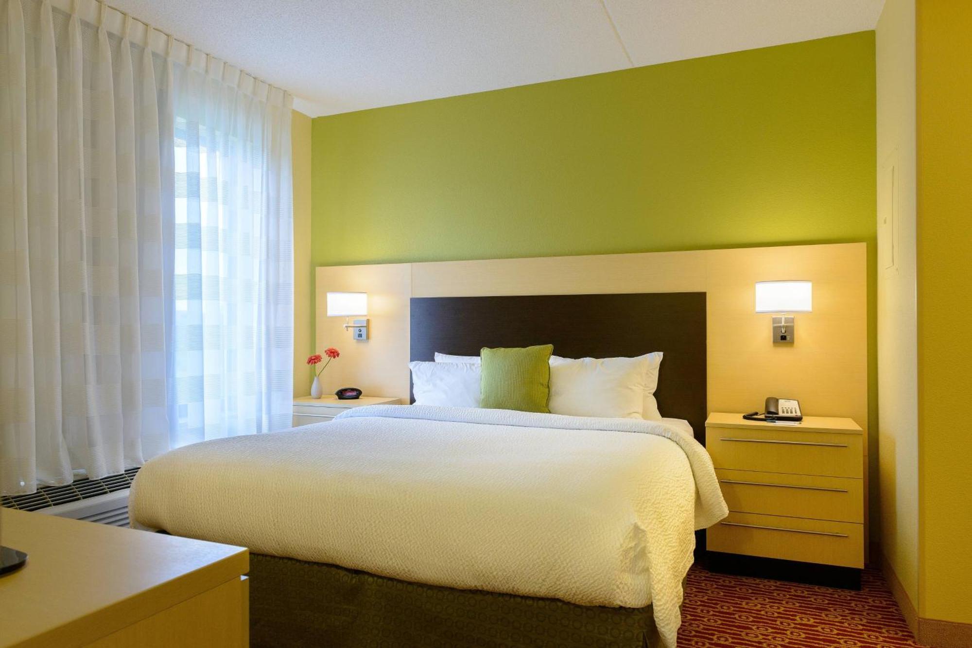 Towneplace Suites By Marriott Frederick Exterior photo