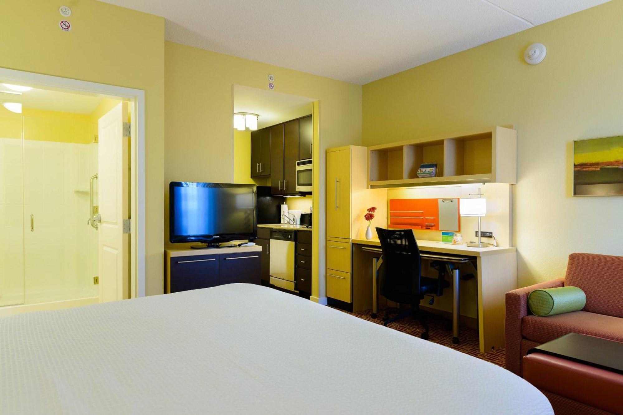 Towneplace Suites By Marriott Frederick Exterior photo