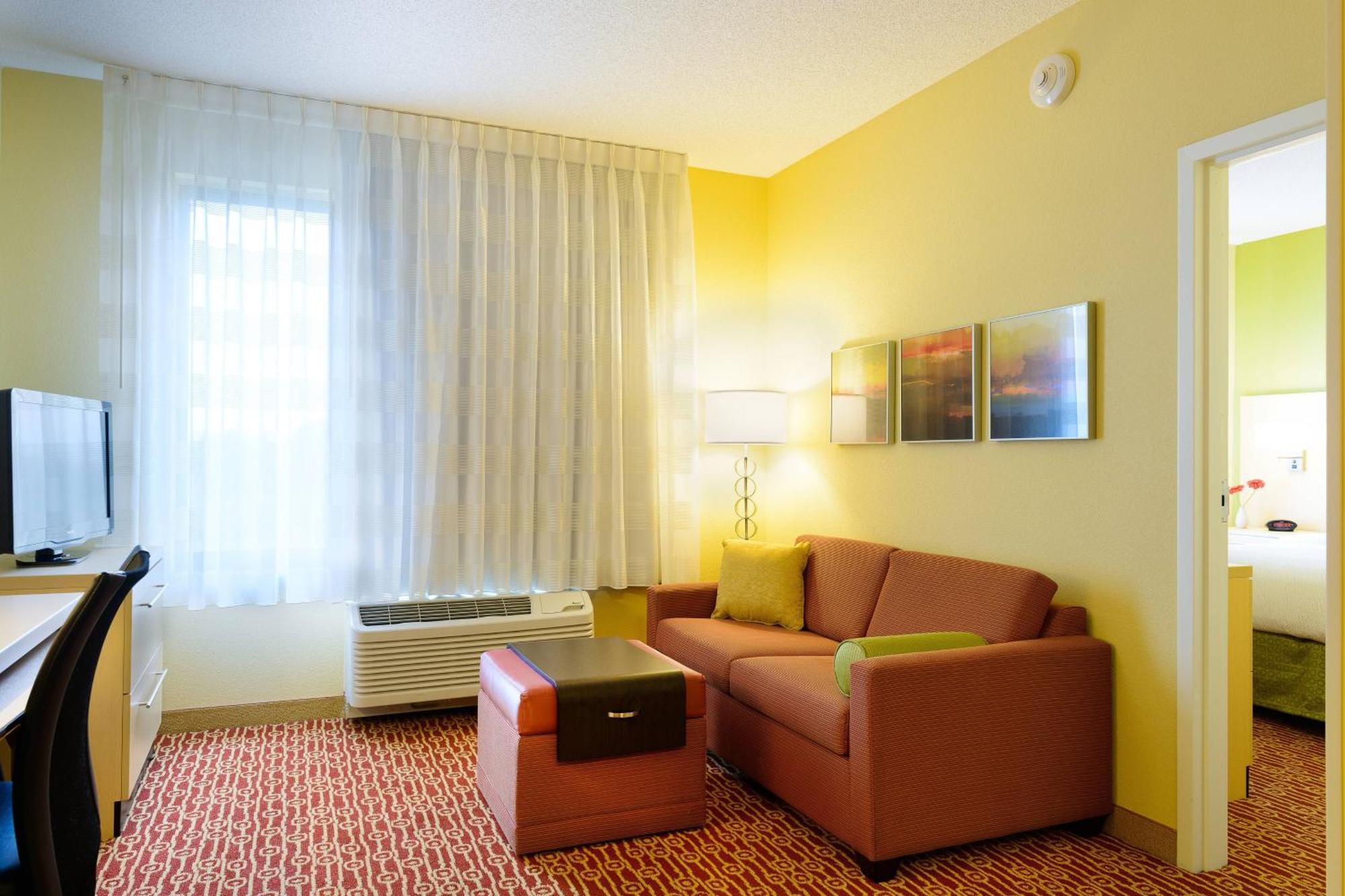 Towneplace Suites By Marriott Frederick Exterior photo
